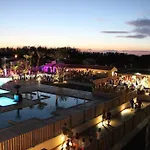Village Piscines Bord De
